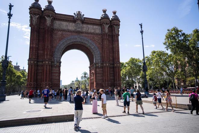 **Barselona'dan 17A Dersleri: Arc de Triomf'a Terör Saldırısı Önleyici Bariyerler**