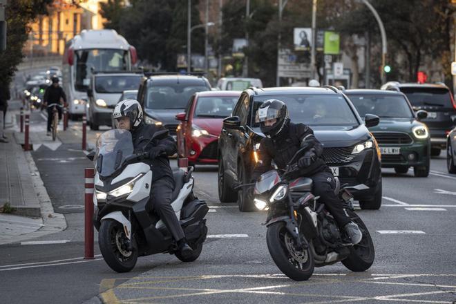 Barselona'dan Motosiklet Güvenliğine Kritik Hamle: 2027'de 6 Darbe Emici