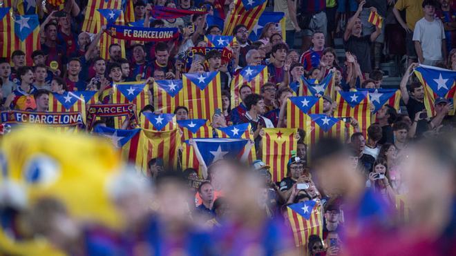 Barselona, 'Estelada' Bayrağı Taşıyan Taraftarlara Polis Müdahalesini Kınadı