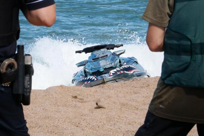 Roses Körfezi'nde Kaybolan Jet Ski Sürücüsü İçin Umutlar Azalıyor: Arama Durduruldu