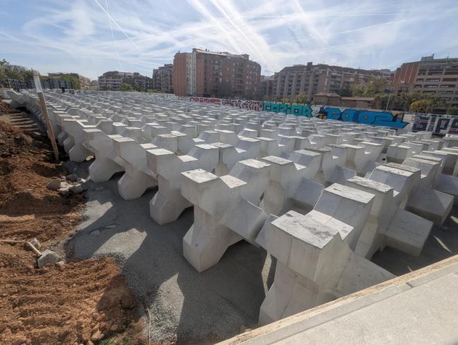 Barselona'nın Deniz Kalkanı: Port Fòrum'un Yenilikçi Dalgakıranı Neden Karada Bekliyor?