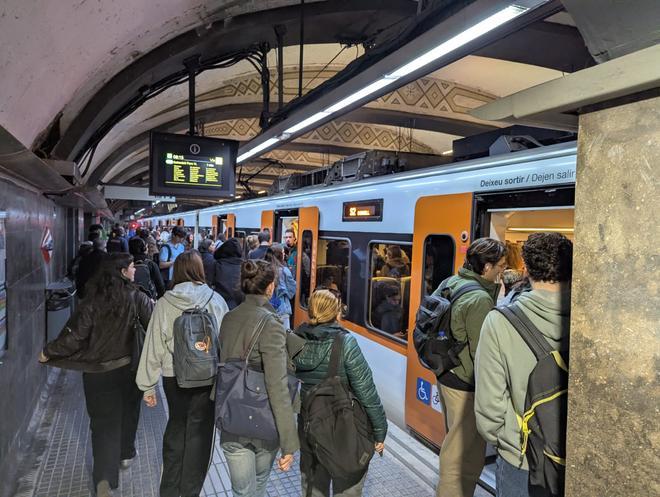 CCOO, MWC Sırasındaki Ferrocarrils Grevini İptal Etti, Semaf Devam Edi