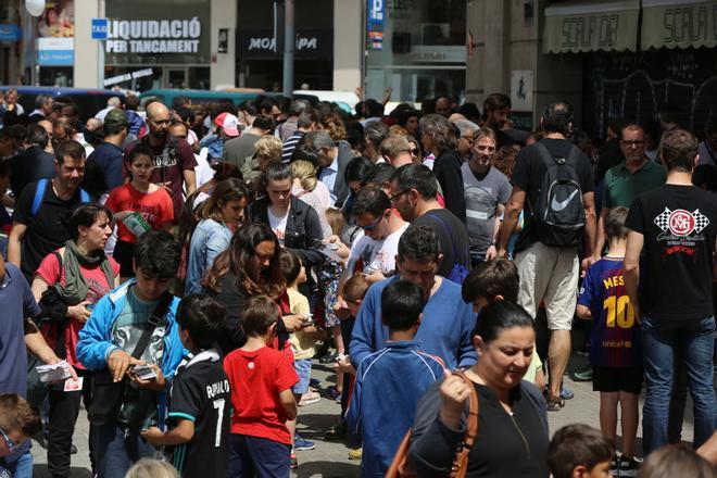 Barselona'da Dünya Kupası Kartları Ateşi: Sant Antoni Pazarı'nda Yasa Dışı Ticarete