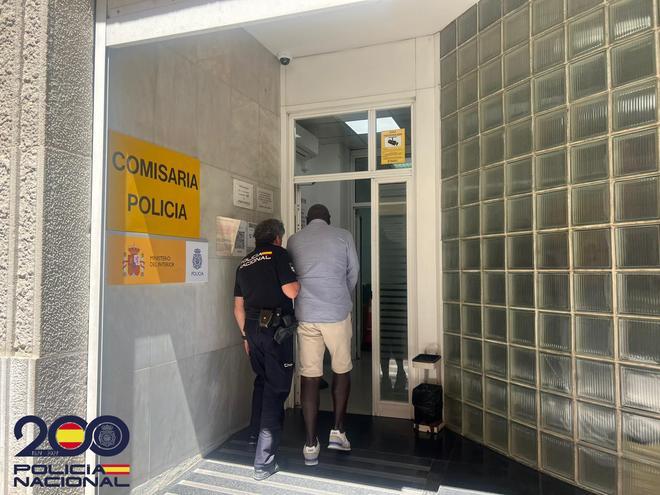 Figueres'i Terörize Eden Çoklu Suçlu Senegal'e Sınır Dışı Edildi: Mahalle Nefes Aldı