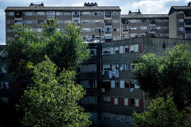**Badia del Vallès'te Korumalı Konut Krizi: 'Ben Neden Serbestim, Komşum Değil?'**