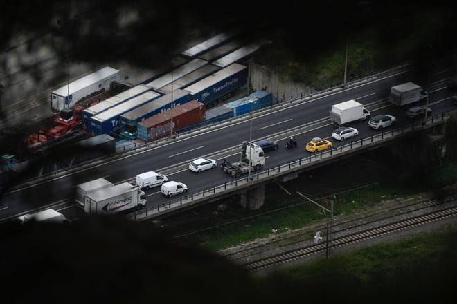 Barselona Kıyı Çevreyolu'nda Liman Erişimi Kısıtlamaları: 4 Kilometrelik Kuyruklar