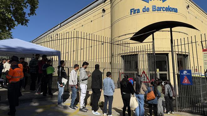 Barselona Ombudsmanı'ndan Göçmen Düzenlemesi İçin Fira'ya Acil Devlet Noktası Çağrısı