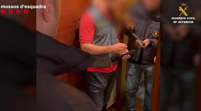 Mallorca'da Yasaklı Silahları İnternetten Satan Şüpheli Yakalandı