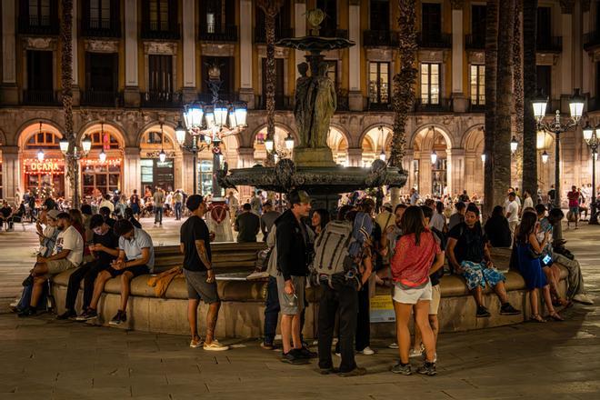 Barselona'da Mahalle Sakinleri Yeni Gece Kulübü Tehlikesine Karşı Ayakta