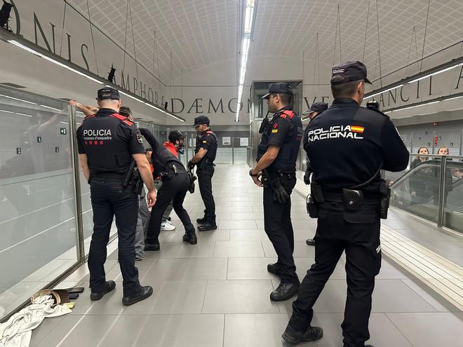 Barselona'nın Toplu Taşıma Ağında Hırsızlık Alarmı: Riskli Bölgeler ve Yöntemler