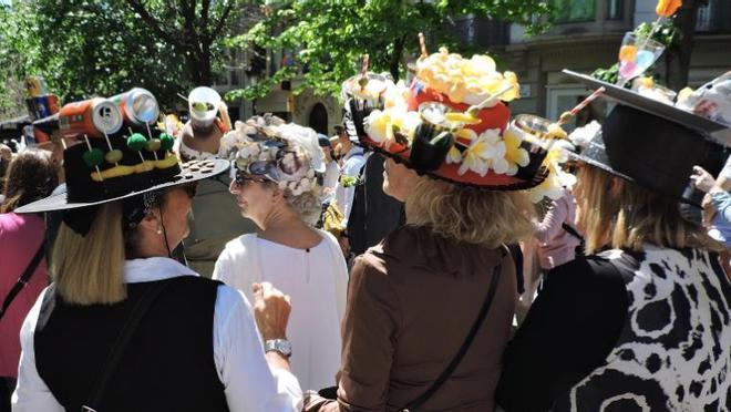 Barselona'da Bahara Şapkalı Karşılama: Geleneksel Geçit Töreni Coşkusu