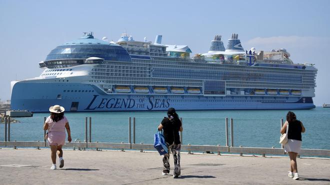 Málaga Limanı'nda Dev Kruvazör: Legend of the Seas'in İhtişamlı Dünyası