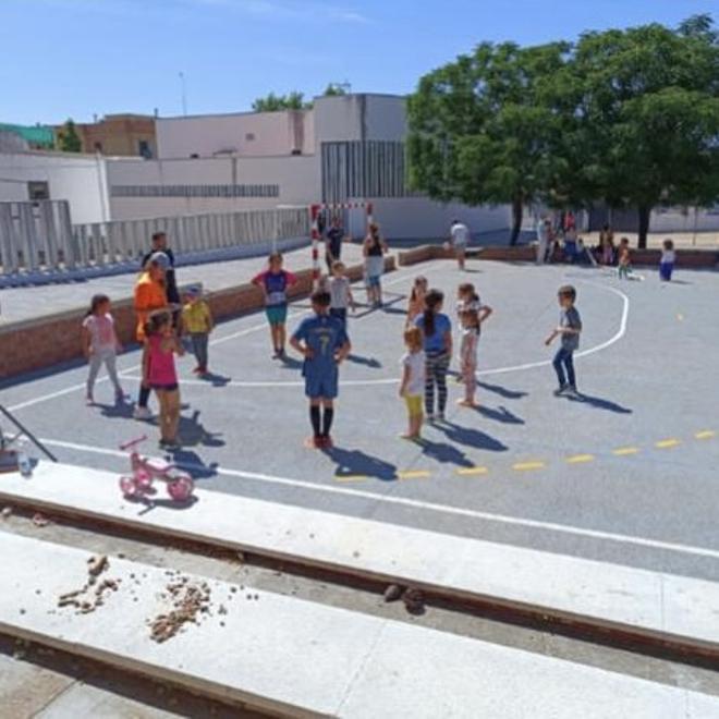 Badajoz'da Okul Avlusunda Vurulan 13 Yaşındaki Kız: Güvenlik Tartışmaları