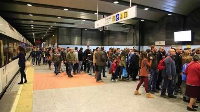 València Metrosunda Kredi Kartı Soygunu Alarmı: Yeni Yöntem Sosyal Panik Yaratıyor