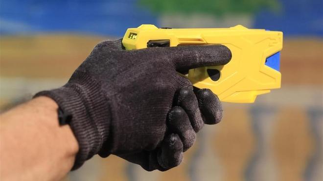Barselona'da Taser Tartışması: Collboni, Yerel Polise Elektrikli Silah Yetkisini