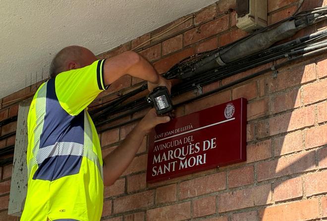 Badalona'da Sokak Levhaları Yenileniyor: Şehir Kimliğine Modern Dokunuş