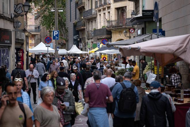 Barselona'nın Tarihi Sant Ponç Fuarı Raval'da Direniyor: Gelenek ve Modernite Arasında