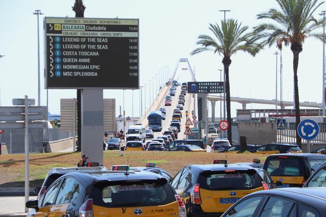 Barselona Kruvaziyer Limanı'nda Devasa Trafik Alarmı: "Yolcular Gemilerini Kaçırıyor"