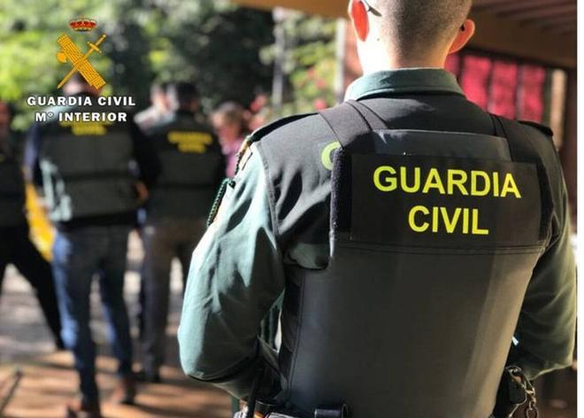 Granada'da Eski Eşinin Evinde Polisi Yaralayan Şahıs Tutuklandı: Çocuk Kaçırma Girişimi