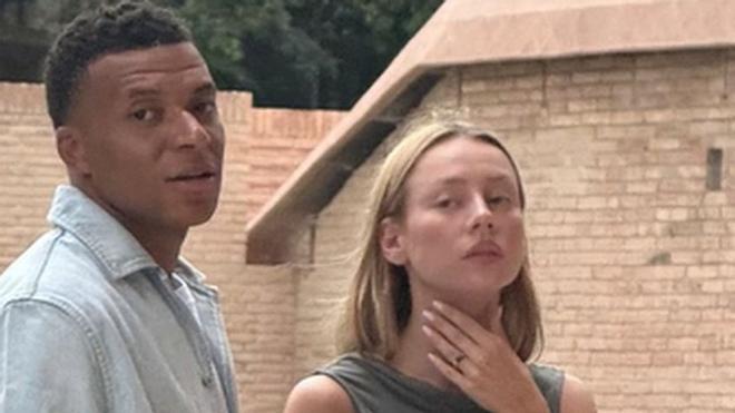 Mbappé ve Ester Expósito, Barselona'da Aşk Rüzgarları Estirdi: Sagrada Família'da VIP
