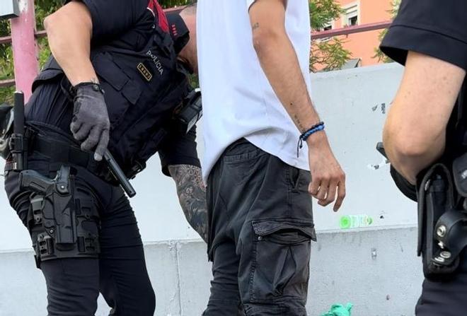 Barselona'da Bıçak Suçlarıyla Mücadelede Yeni Dönem: Mossos'tan Taşınabilir Dedektörler