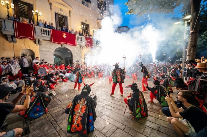 Mataró'da Gelenek ve Dayanışma Rüzgarı: Les Santes Festivali 100'den Fazla Etkinlikle