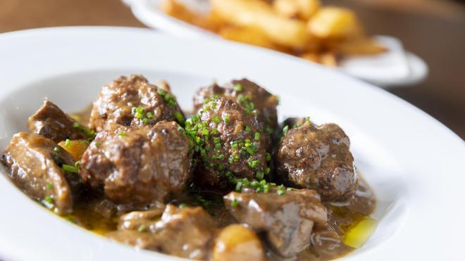 Barselona'nın Kalbinde Lezzet Durakları: Francesc Macià Meydanı Çevresindeki En İyi