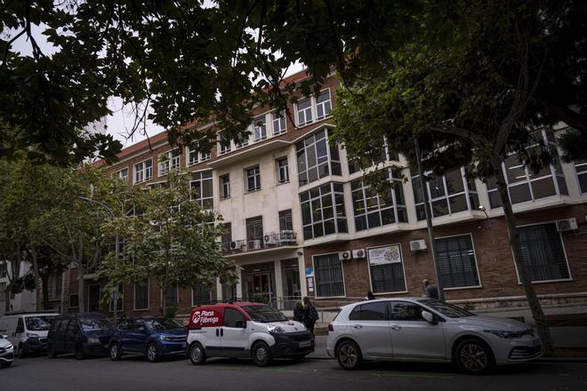 Barselona'da Eğitim Skandalı: Yeni Kütüphane, Ek Sınıf İçin Bir Ayda Kapatıldı