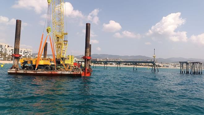 Badalona'nın Sembolü Pont del Petroli Denizden Onarılıyor: Gloria Fırtınasının