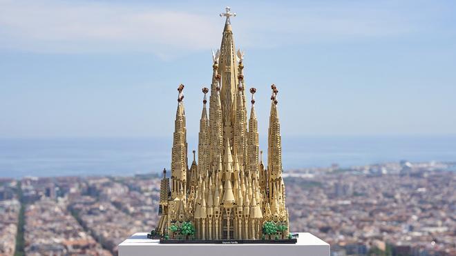LEGO'dan Sagrada Família'ya Dev Saygı: 12.000 Parçalık Tarihin En Büyük Seti