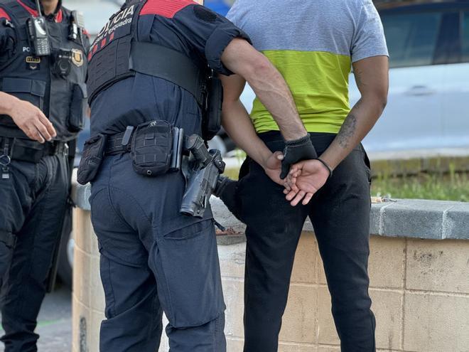 Barselona'da Tekrar Eden Suçlulara Büyük Darbe: 100 Gözaltı, 2000 Kimlik Tespiti