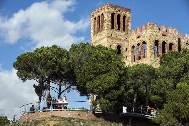Barselona'da Öğrencilerden Görme Engellilere Özel Torre Baró Kalesi Rotası