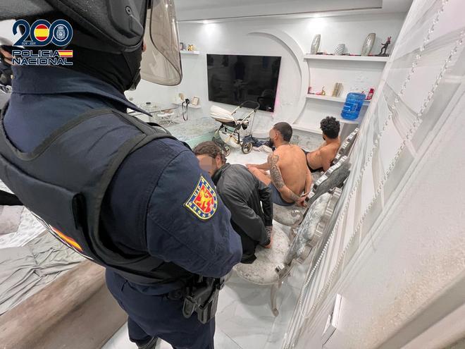 Sabadell'de İki Aile Klanı Çökertildi: Dört Esrar Tarlası Ortaya Çıkarıldı