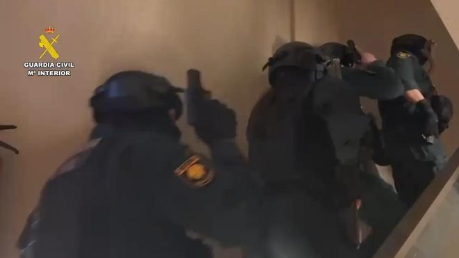 Barselona'da Sahte Emlak Vaatleriyle Aşk Dolandırıcılığı Yapan Çete Çökertildi