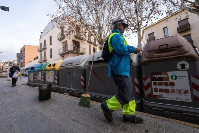 Mataró'da Çöp Krizi: 650 Bin Euro'luk Konteyner Yatırımı ve Geciken Temizlik İhalesi