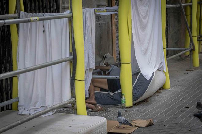 Barselona'nın Trafalgar Caddesi'nde Dejenerasyon Krizi: Esnaf ve Halktan Ortak Tepki
