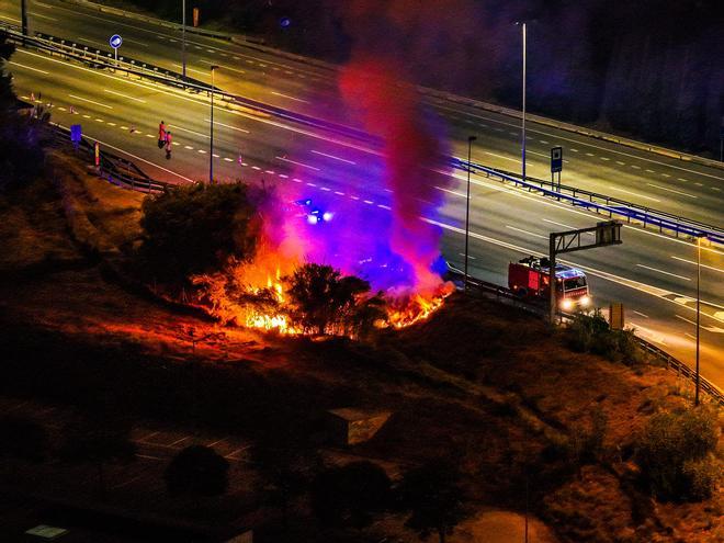 Mataró'da C-32 Otoyolu Yakınındaki Yangınların Faili Yakalandı: Kundaklama Şüphesi