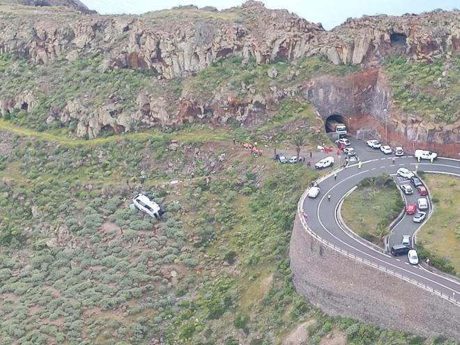 La Gomera Otobüs Kazası: Şoför Kritik Durumda, Kanarya Adaları'nda Güvenlik Gündemde