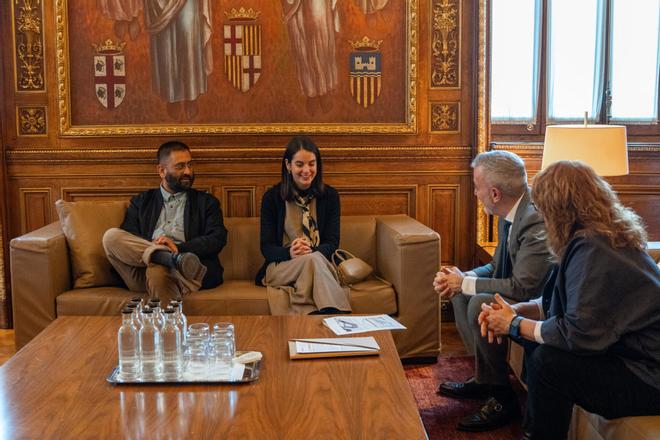 Barselona'nın Yeni Abaceria Pazarı, Sanatçı Amaia Arrazola'nın Eserleriyle Hayat Bulacak