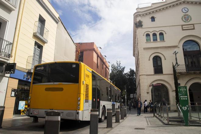Badalona'da Ekskavatör Su Borusunu Patlattı: Tarihi Merkez Projesi Sekteye Uğradı