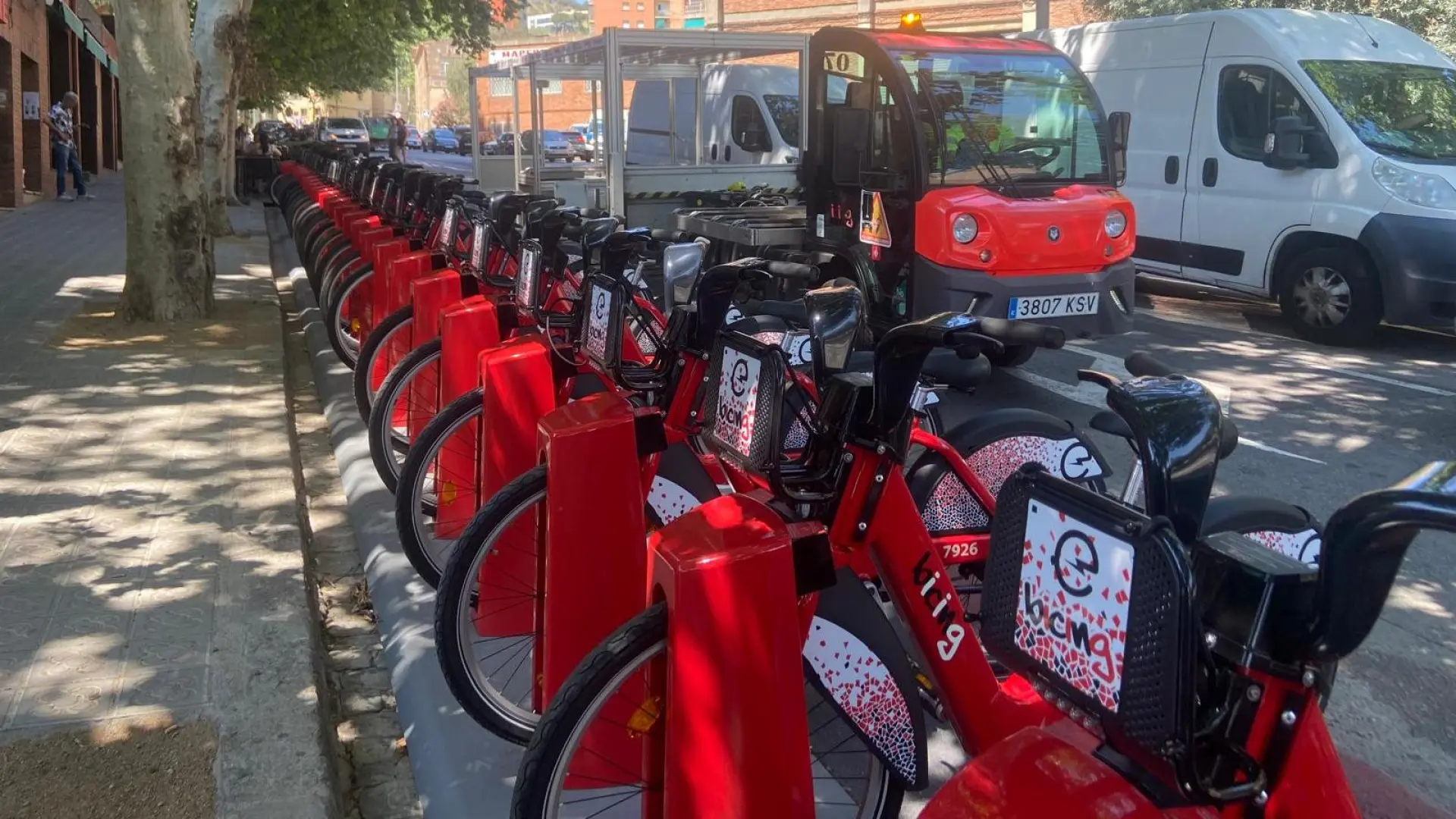 Barselona'nın Bicing Sistemi Büyüyor: %50 Daha Fazla Bisiklet, Yeni İstasyonlar Yolda!
