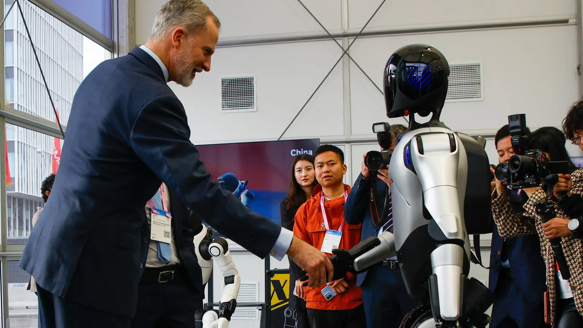 Mobile Dünya Kongresi'nin Açılışına İran Gerilimi Damgası: İptaller ve Ulaşım Krizi