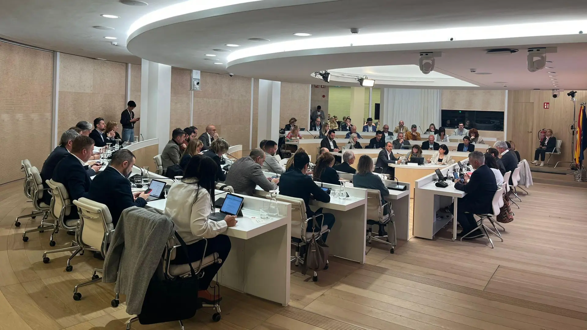 Barselona İl Konseyi'nden Belediyelere Yeşil Enerji Hamlesi: 25 Milyon Euro'luk Yeni