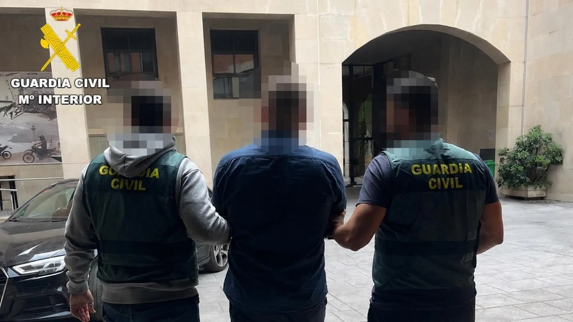 **Barselona'da Uluslararası Aranıyordu: Silahlı ve Sahte Kimlikli Suçlu Yakalandı**