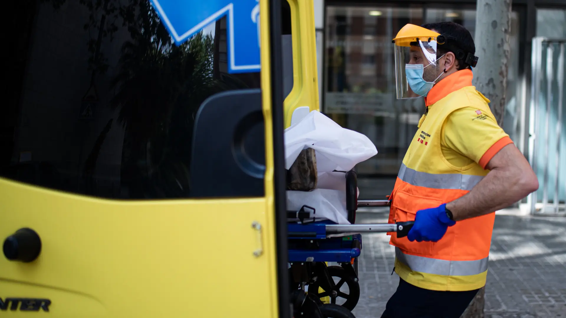 Barselona'da İş Kazası Dehşeti: Makineye Sıkışan İşçi Hayatını Kaybetti