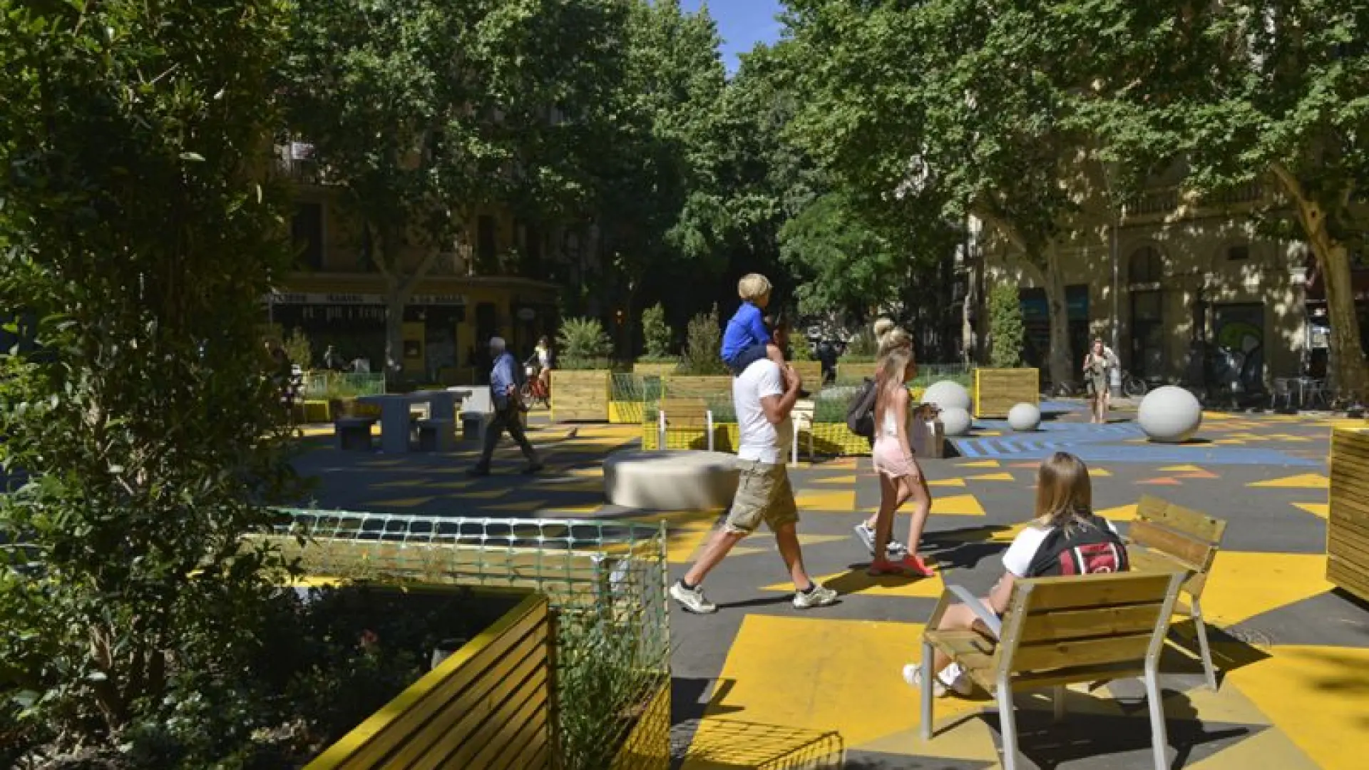 Barselona'nın Gizli Gurme Cenneti: Gràcia ve El Born'u Geride Bırakan Cadde Keşfedildi!