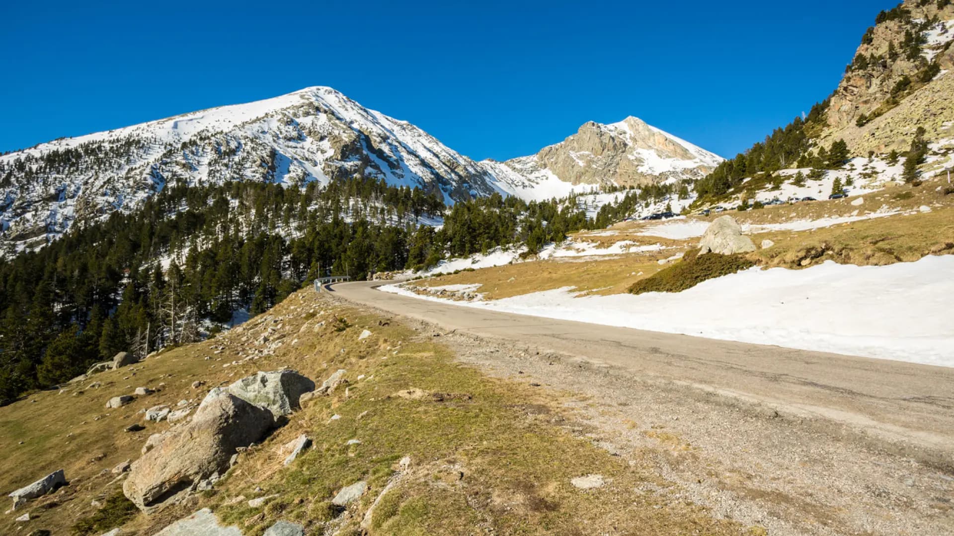 Katalonya'nın Bulutlara Uzanan Yolu: 2000 Metrede Akdeniz Manzarası