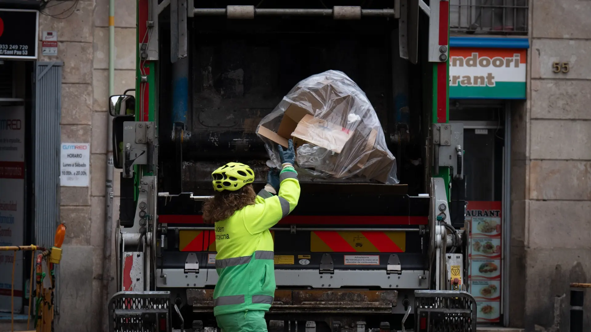 Barselona'nın Tarihi Kalbinde Çevre Temizliği Seferberliği Başladı