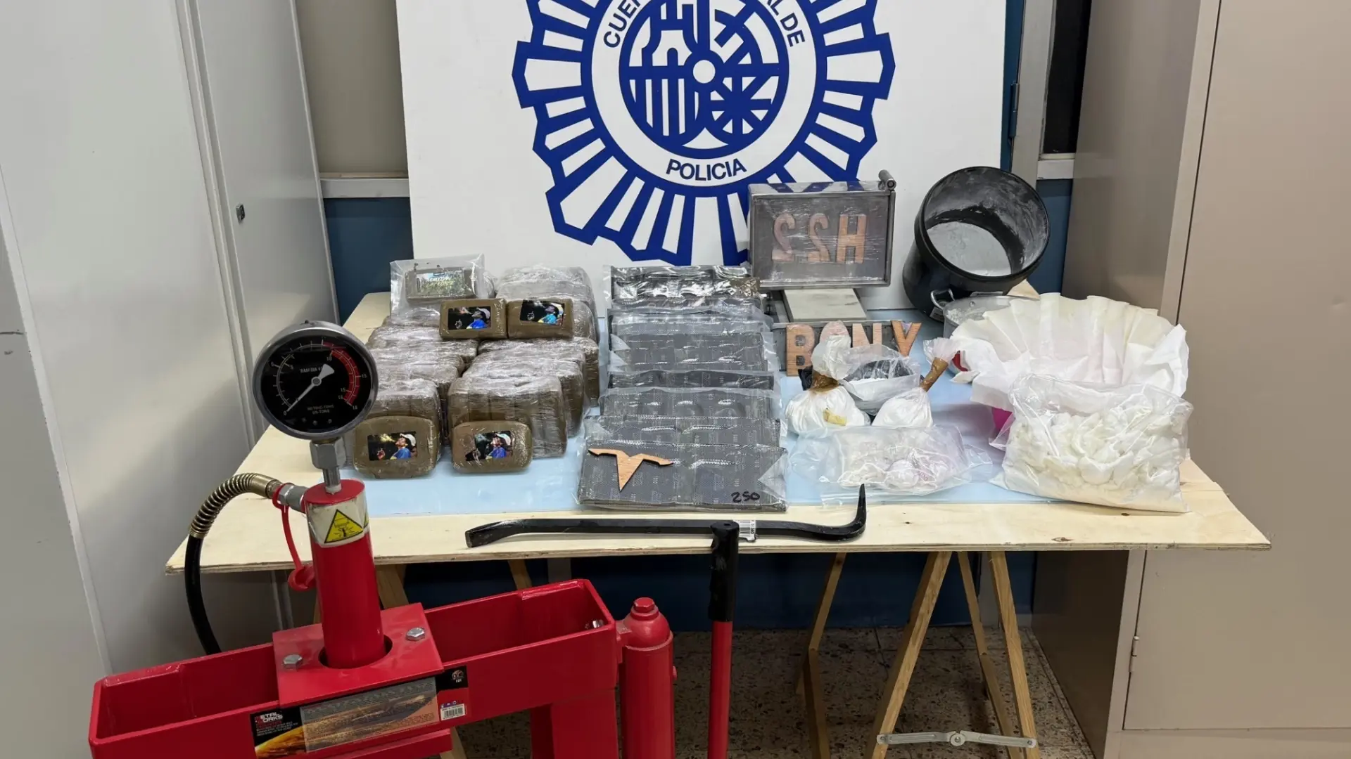 Barselona'da Müzik Dükkanında Gizli Kokain ve Esrar Laboratuvarı Çökertildi