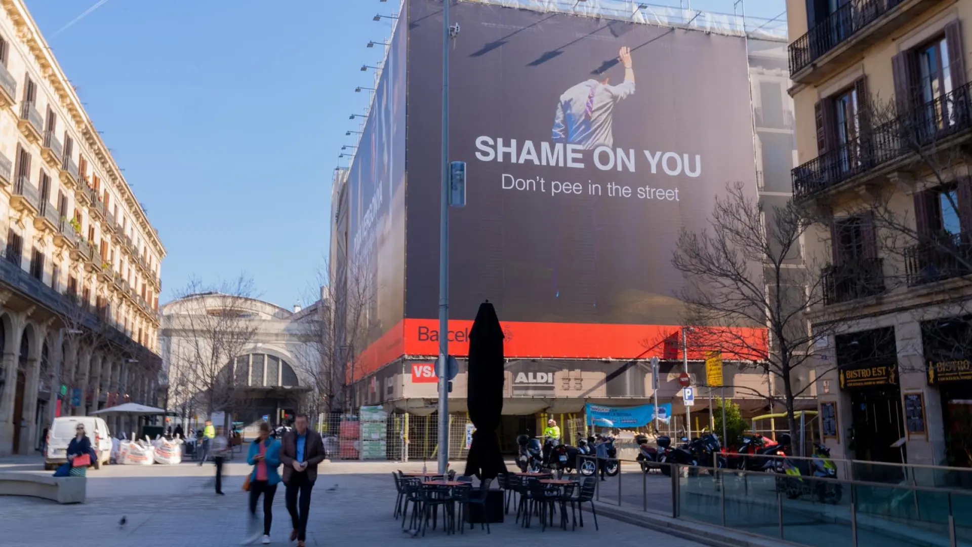 Barselona'dan 'Utanmazlık' Kampanyası: Kentte Kural Tanımazlığa Karşı Afişli Savaş